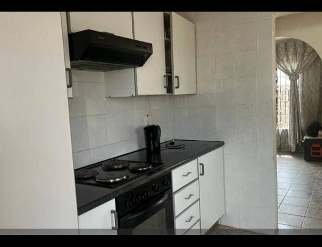 2 BEDROOM HOUSE FOR SALE IN LENASIA SOUTH
